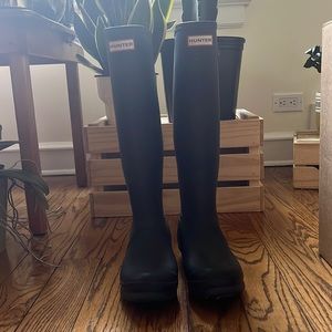 Tall navy hunter boots (need to sell by tomorrow)